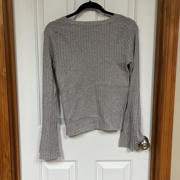 Just fab brand sweater with flare sleeves - Picture 4 of 4